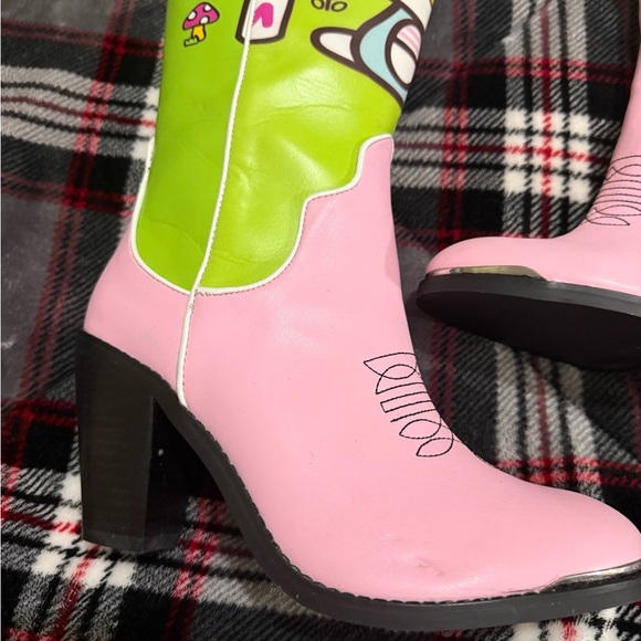 New without tags Hello  Kitty women’s boots size 8 - Picture 7 of 9